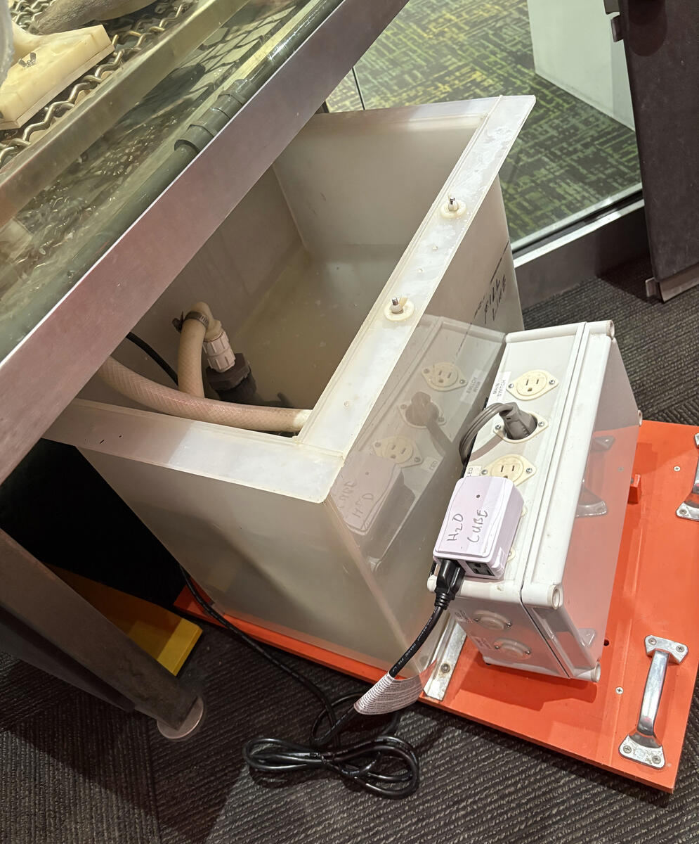 Pump and reservoir system Pump and reservoir system